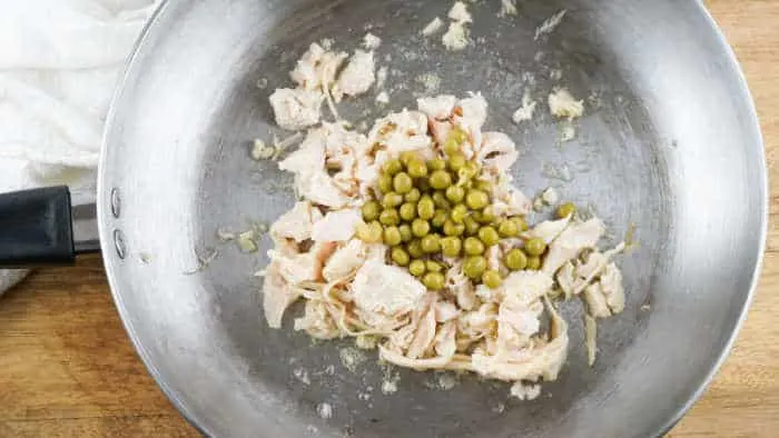 peas and chicken in cooking pan