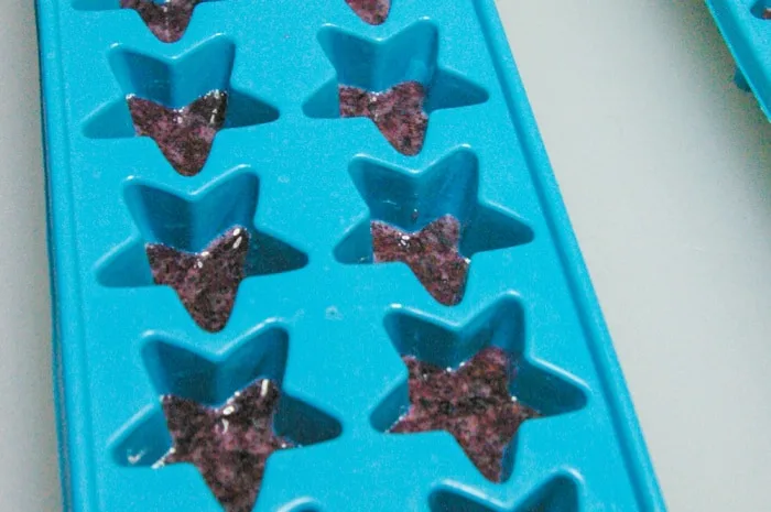 star molds with blueberry slush in them